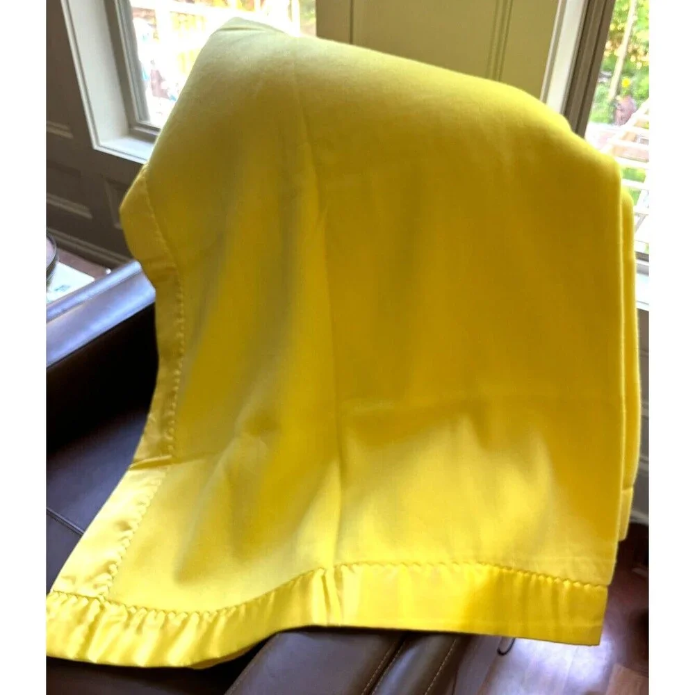 Vintage Handcrafted‎ Thermal Fleece Blanket Sateen Trimmed 65
